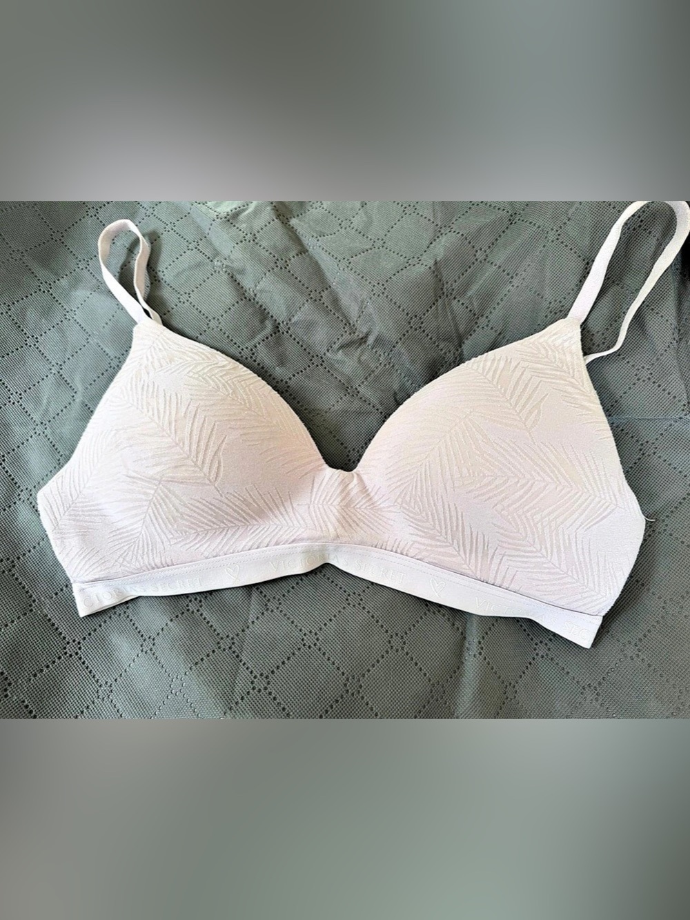 3/$60Victoria's Secret Lightly Lined Wireless Bra Pink 34B